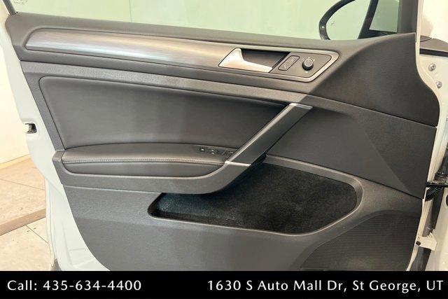 Used 2018 Volkswagen Golf SE image 14