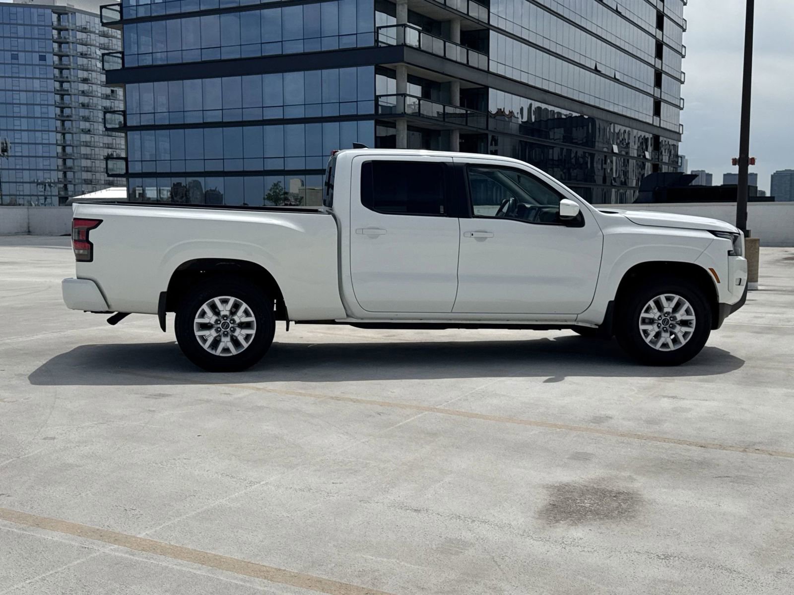 Used 2023 Nissan Frontier SV w/ Technology Package image 9