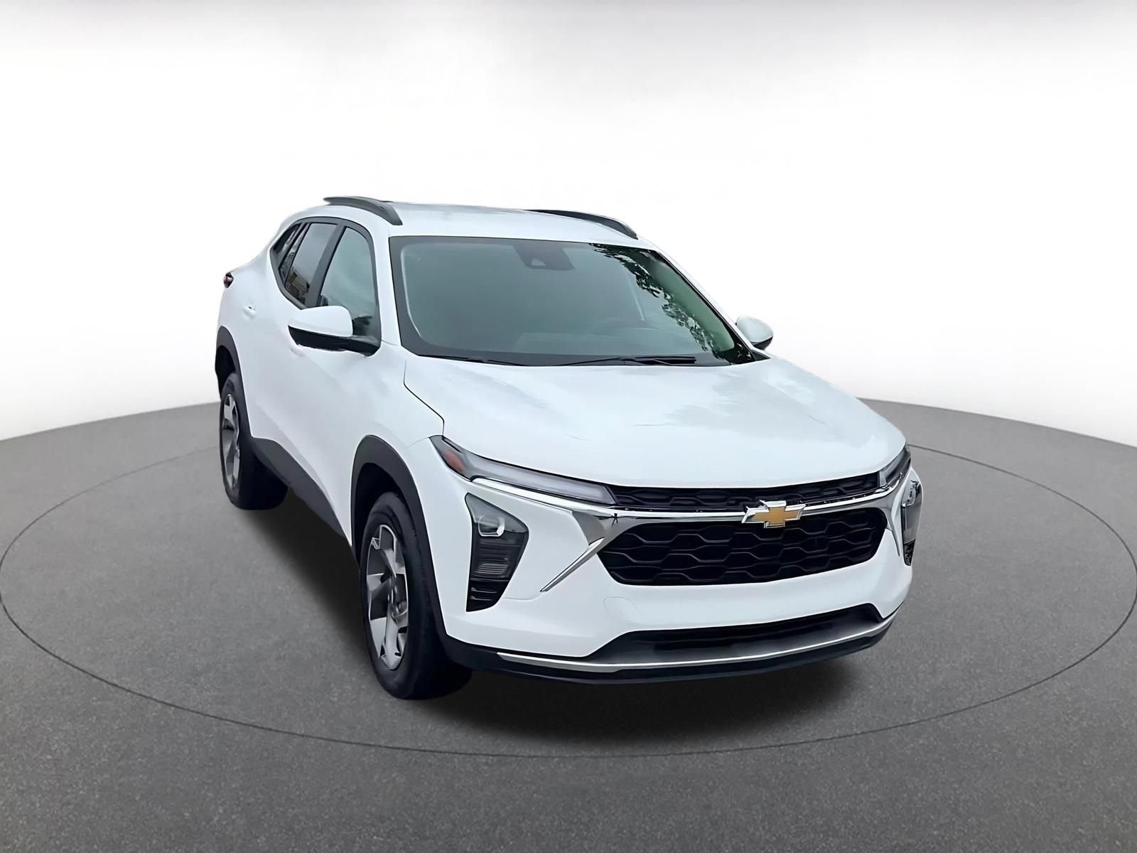 Used 2025 Chevrolet Trax LT FWD image 3