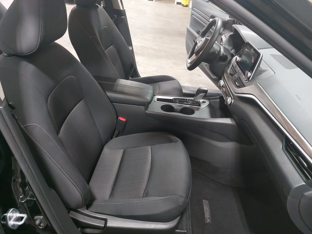 Certified 2025 Nissan Altima 2.5 SV FWD image 10