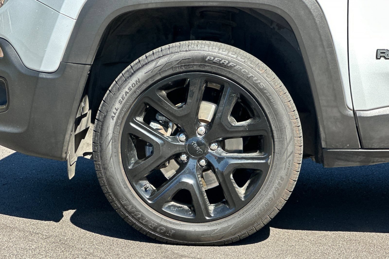 Used 2018 Jeep Renegade Altitude w/ UConnect 8.4 Nav Group AWD/4WD image 27