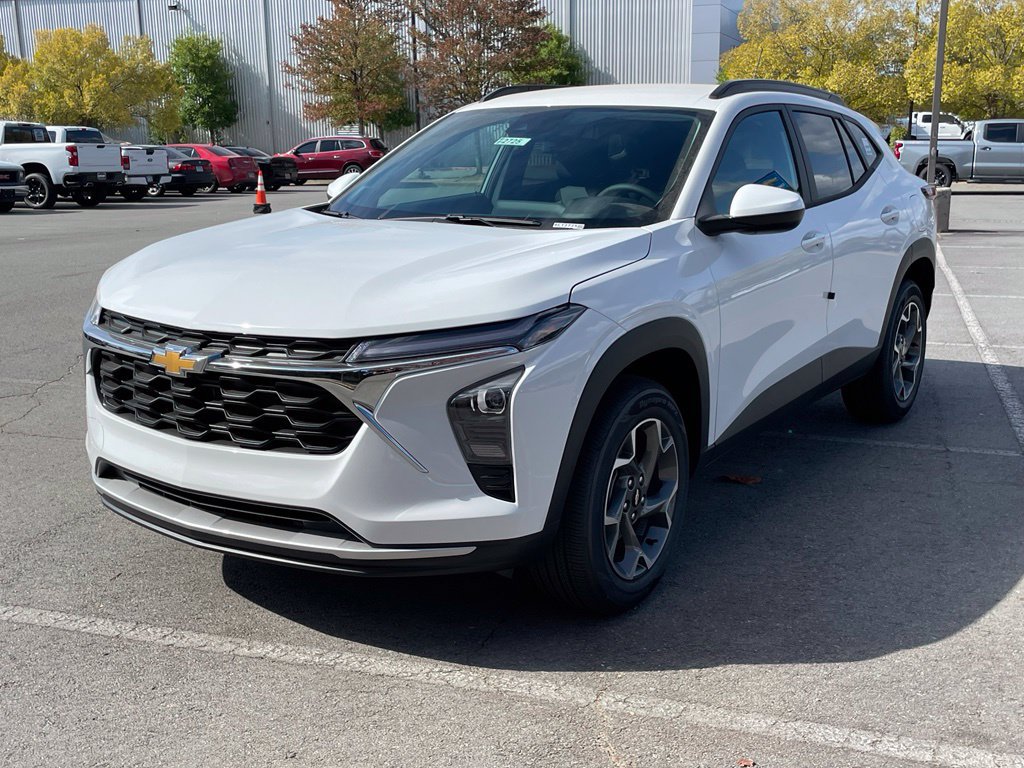 New 2026 Chevrolet Trax LT w/ LT Convenience Package FWD image 3