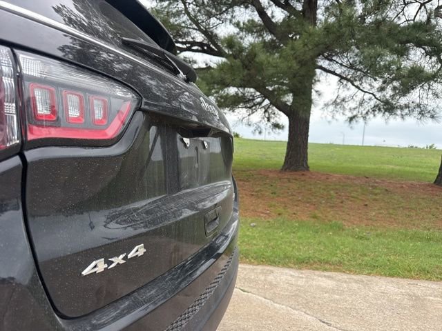 Used 2024 Jeep Compass Latitude image 10