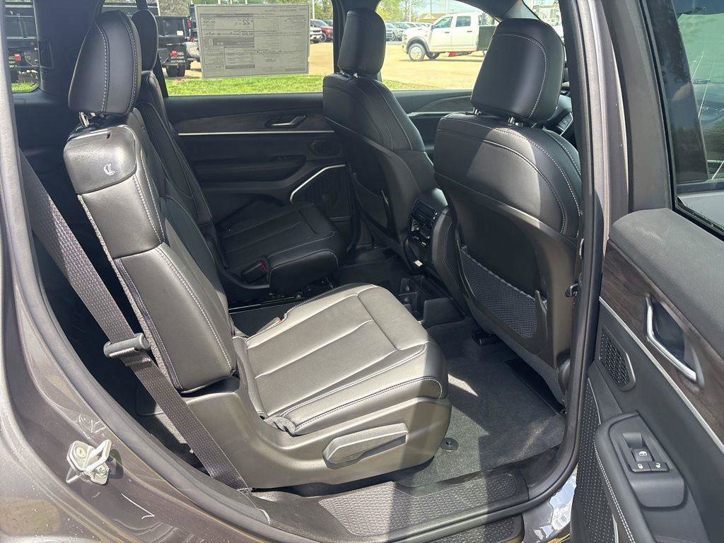 New 2026 Jeep Grand Cherokee L Limited AWD/4WD image 13