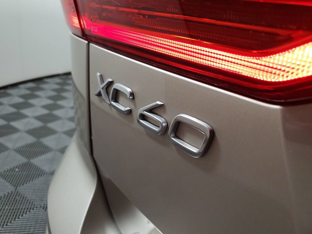 Certified 2024 Volvo XC60 B5 Core w/ Protection Package Premier AWD/4WD image 10