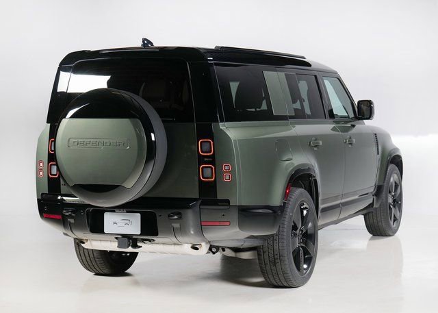 New 2026 Land Rover Defender 130 X-Dynamic SE image 2