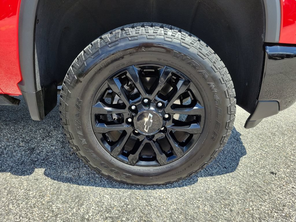 Used 2025 Chevrolet Silverado 2500 Custom w/ Custom Value Package AWD/4WD image 6