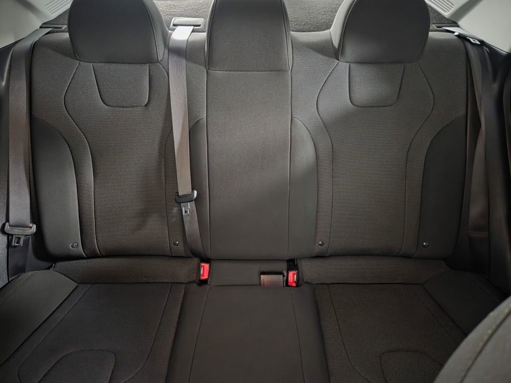 Used 2021 Hyundai Elantra SE image 24