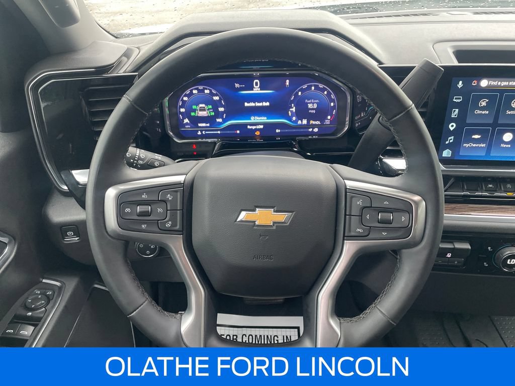Used 2025 Chevrolet Silverado 1500 LT AWD/4WD image 17