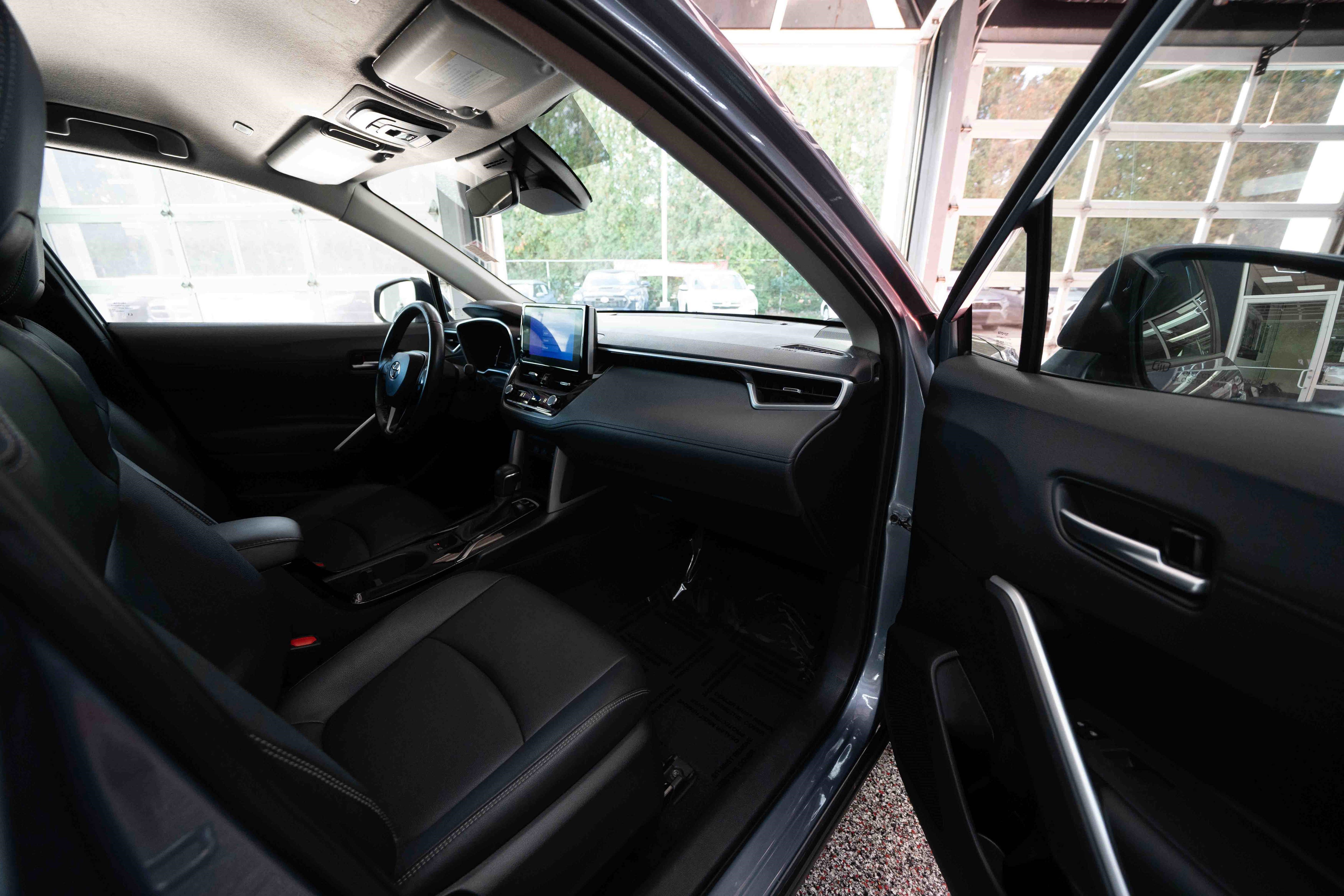 Used 2023 Toyota Corolla Cross XLE image 26
