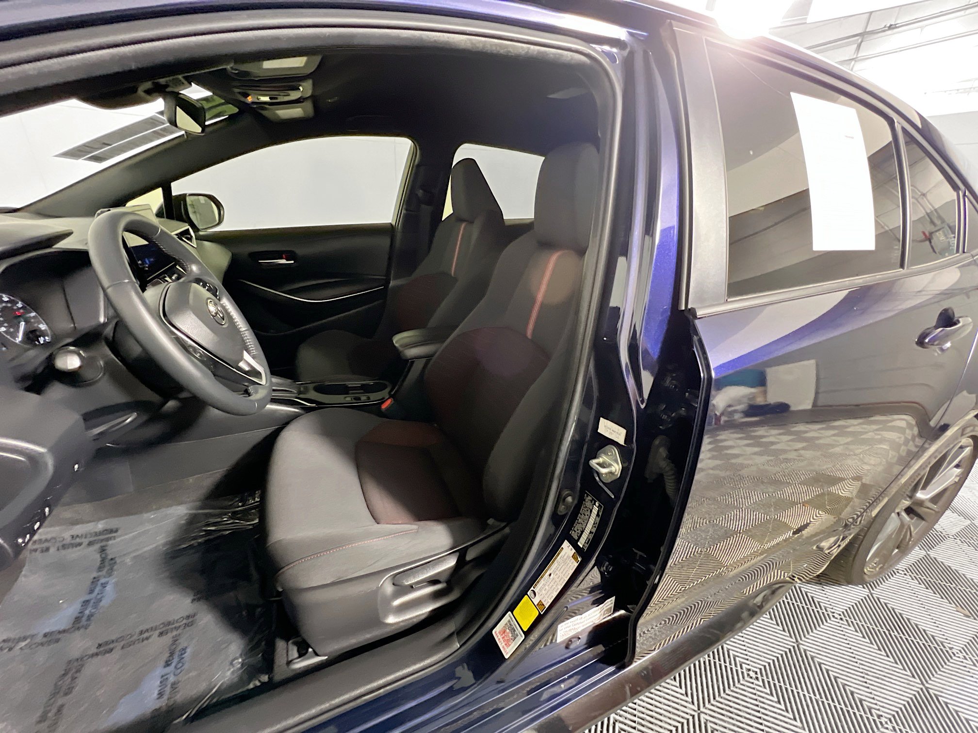 Used 2025 Toyota Corolla SE image 15