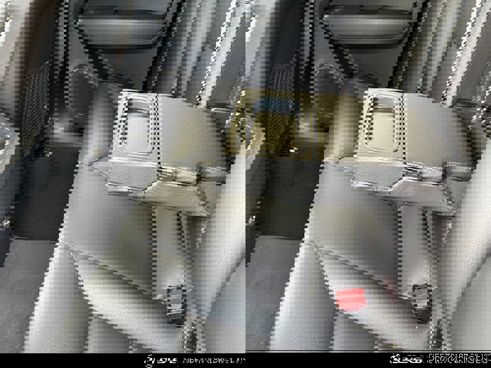 Used 2018 Volvo XC60 T5 Momentum w/ Convenience Package image 25