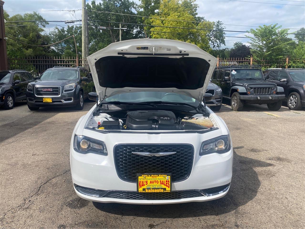 Used 2020 Chrysler 300 Touring w/ Sport Appearance Package image 11
