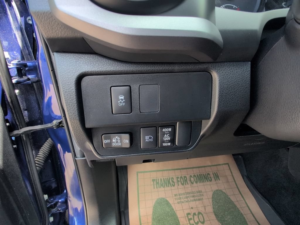 Used 2023 Toyota Tacoma TRD Off-Road w/ Technology Package AWD/4WD image 17