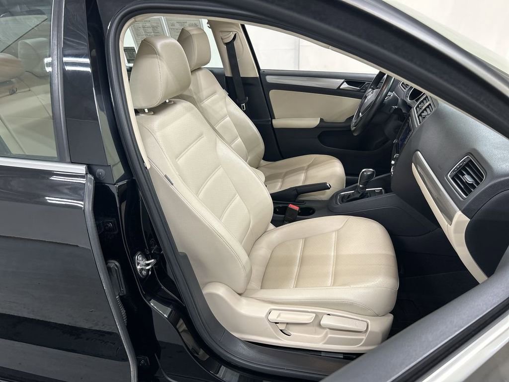 Used 2017 Volkswagen Jetta SE FWD image 23