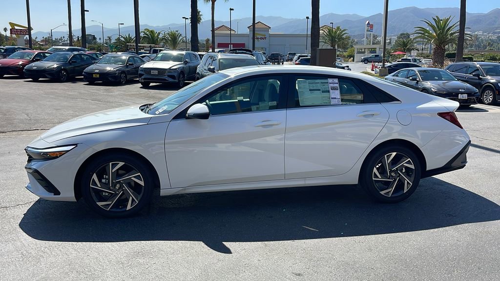 New 2025 Hyundai Elantra Limited image 12