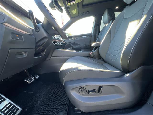 New 2025 Volkswagen Tiguan SE R-Line image 12