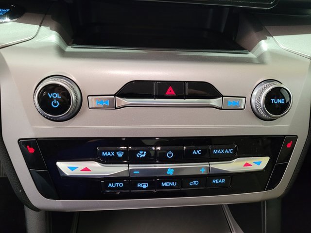 Used 2022 Ford Explorer XLT image 32