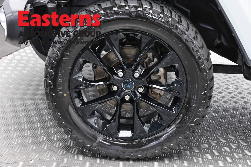 Used 2024 Jeep Wrangler Unlimited Sahara w/ Technology Group AWD/4WD image 34