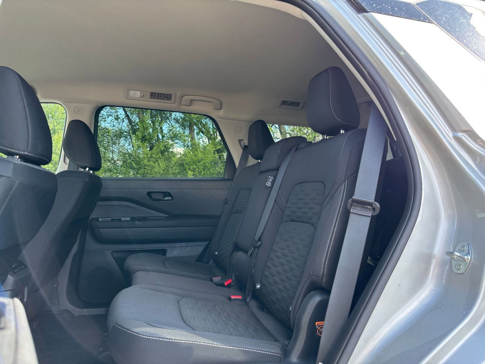 Used 2025 Nissan Pathfinder SV image 28