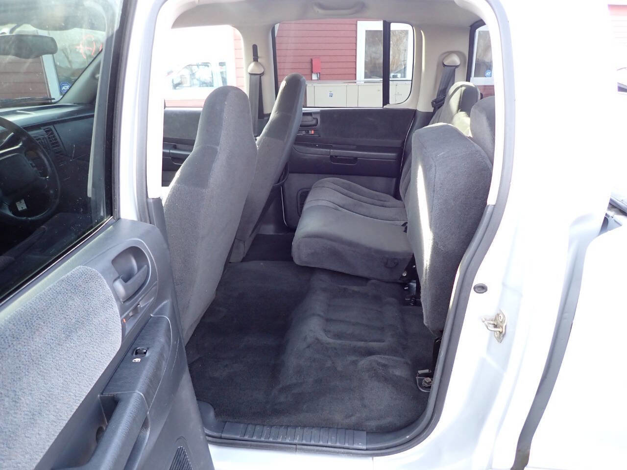Used 2004 Dodge Dakota Sport w/ Deluxe Convenience Group image 8