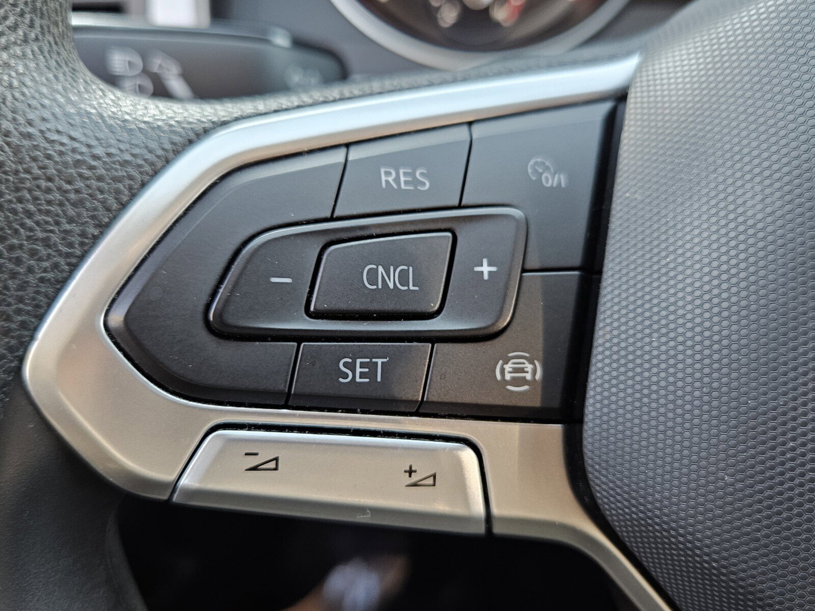 Used 2021 Volkswagen Atlas Cross Sport S image 29