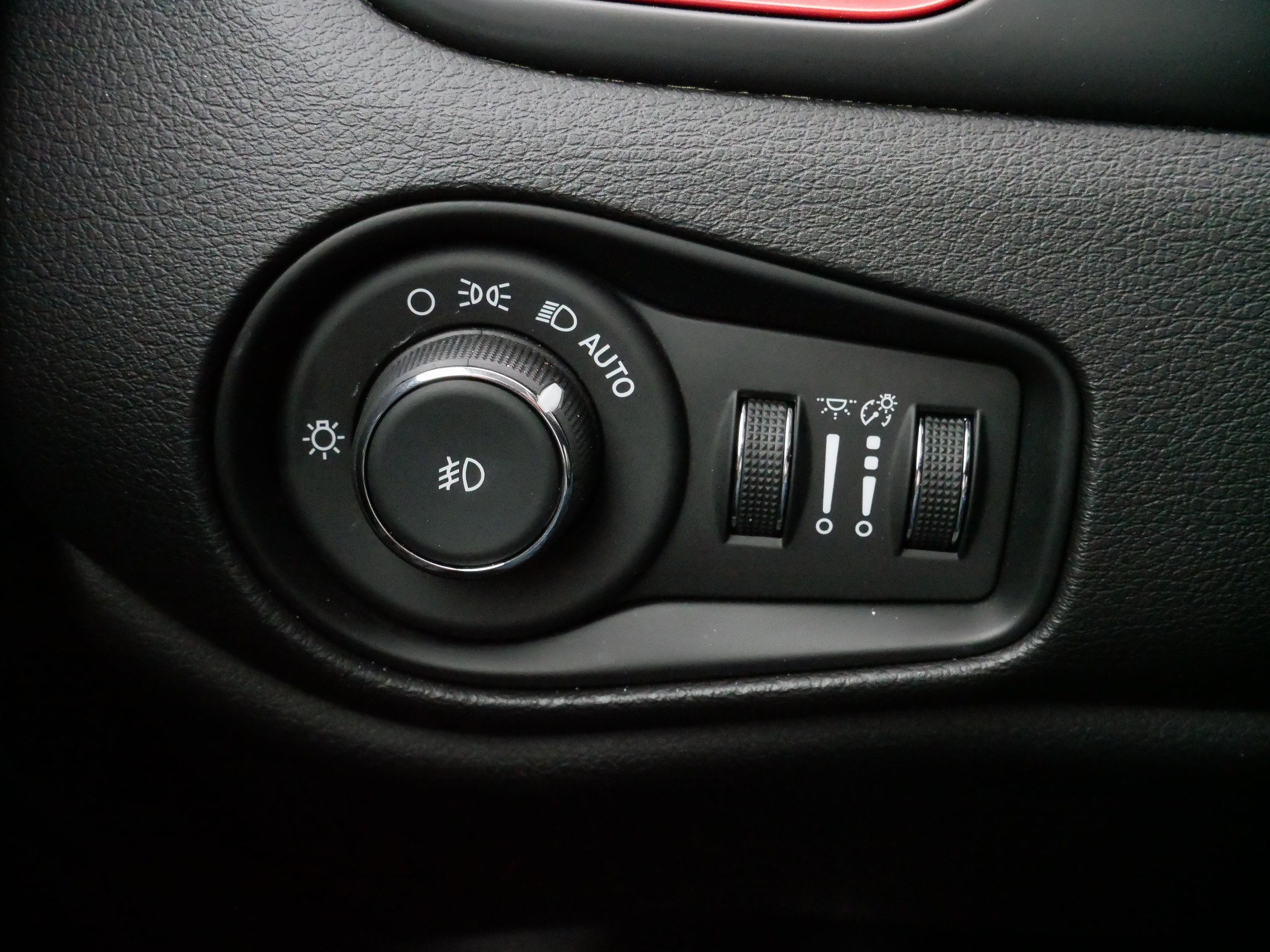 Used 2018 Jeep Renegade Trailhawk image 28