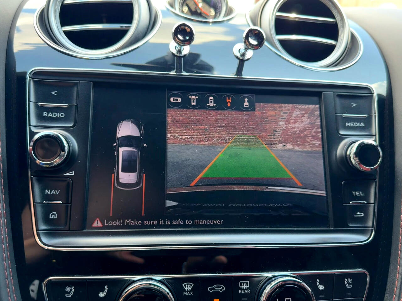 Used 2018 Bentley Bentayga Onyx Edition image 13