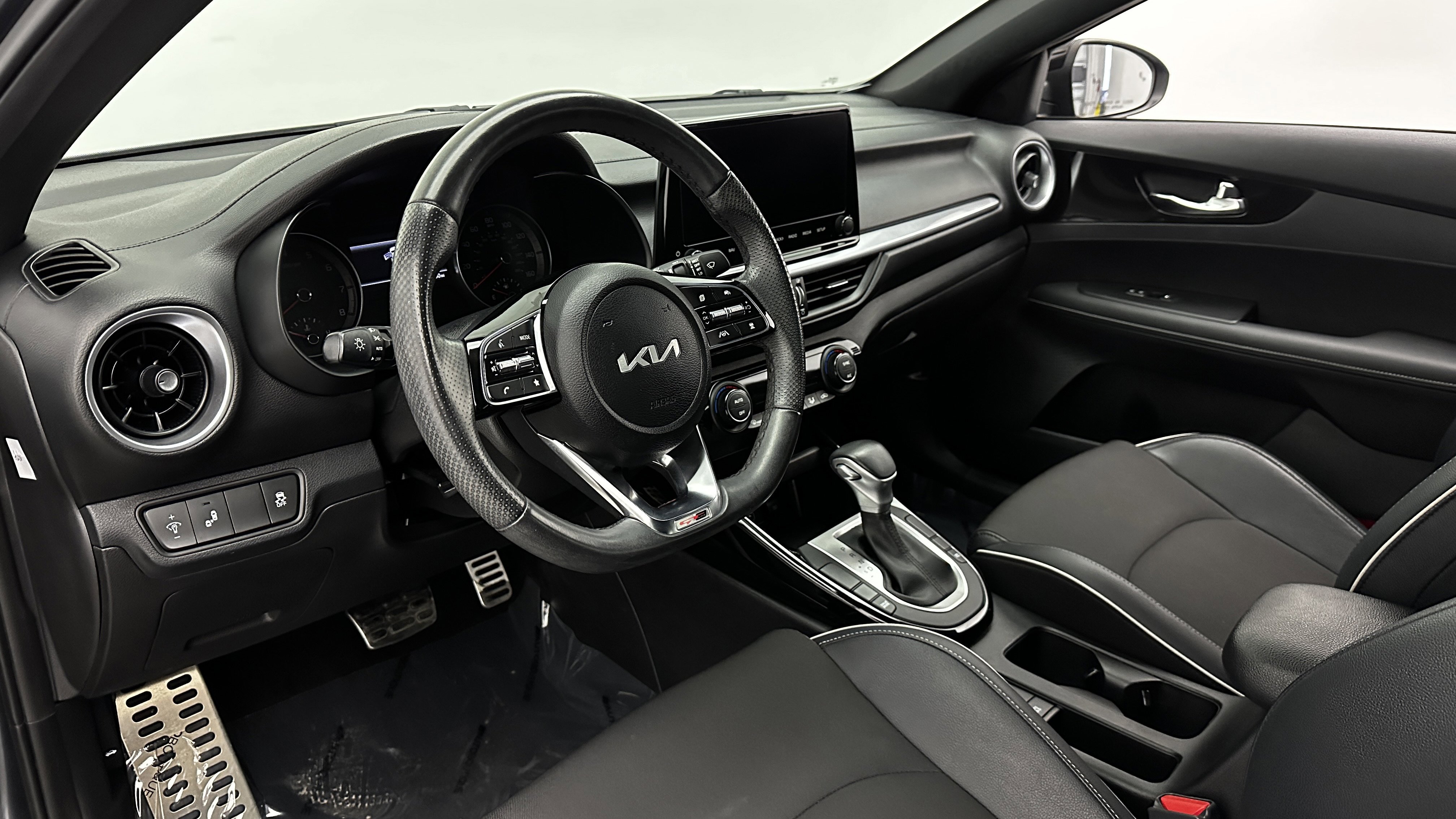 Used 2023 Kia Forte GT-Line w/ GT-Line Technology Package image 10