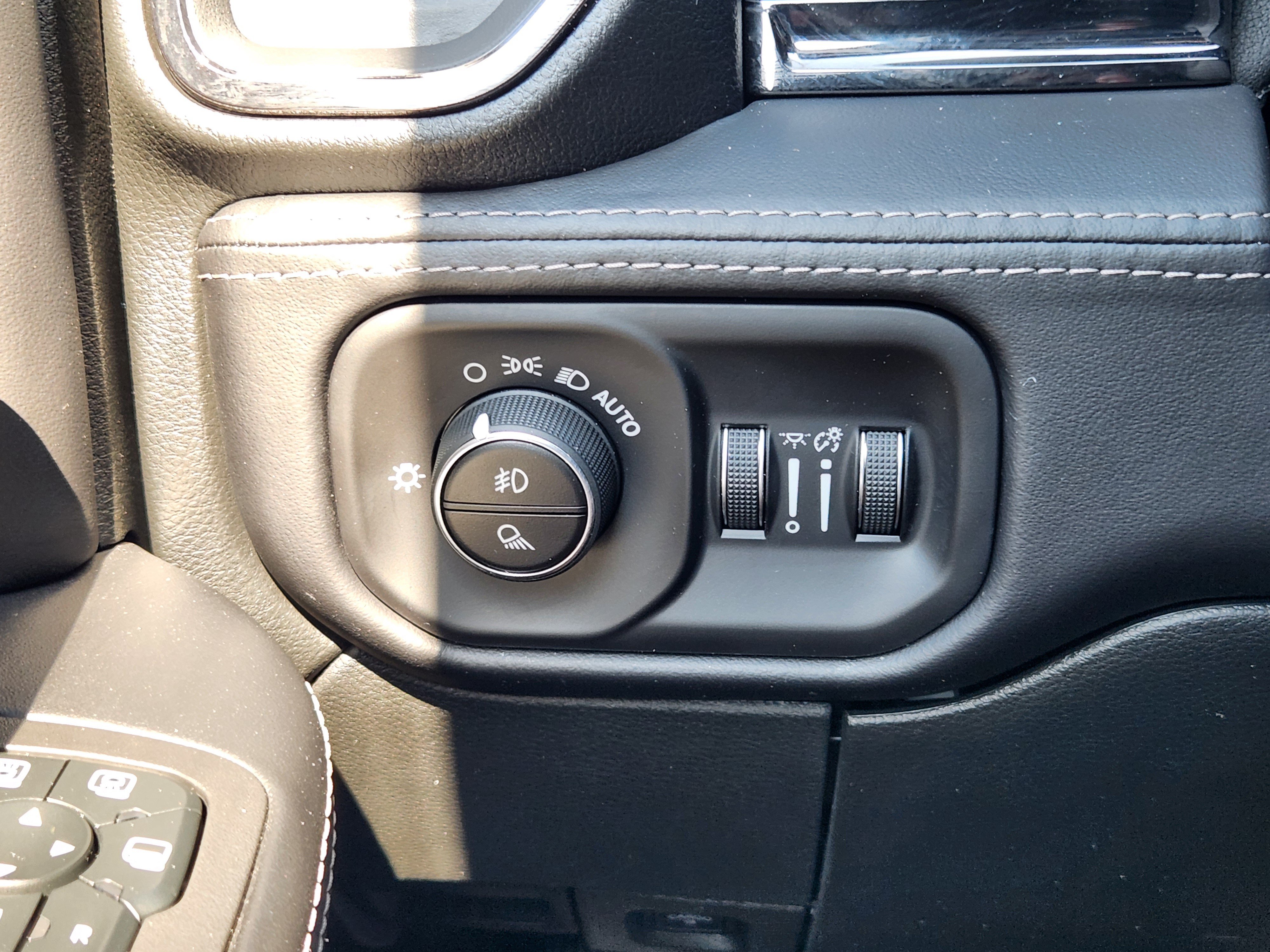 Used 2025 RAM 3500 Limited AWD/4WD image 23