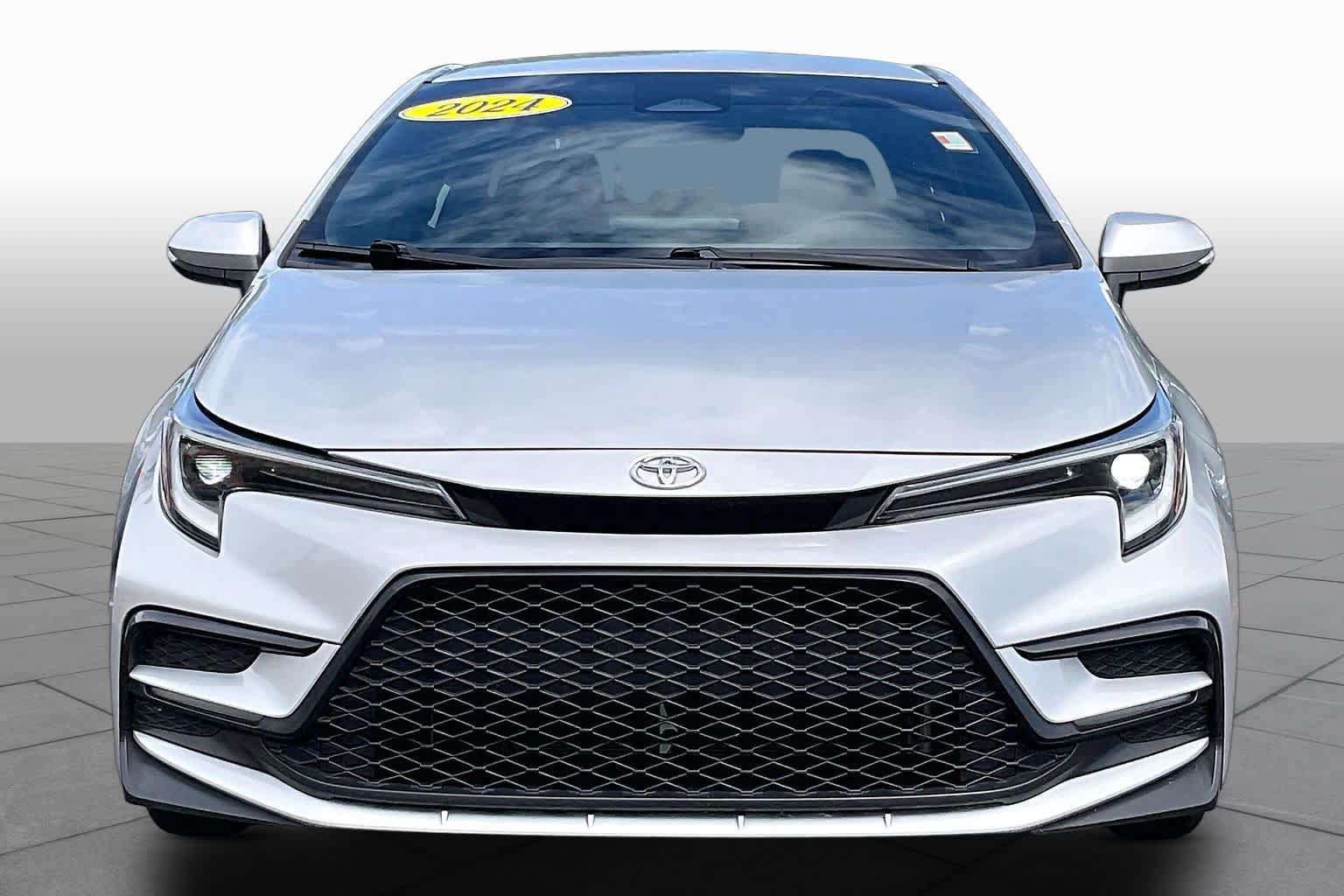 Used 2024 Toyota Corolla SE FWD image 4