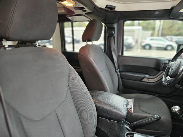 Used 2018 Jeep Wrangler Unlimited Sport w/ Connectivity Group image 14