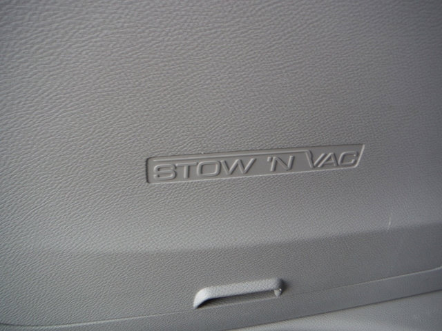 Used 2021 Chrysler Pacifica Touring-L w/ Uconnect Theater Family Group FWD image 5