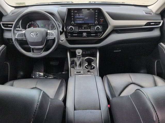 Used 2022 Toyota Highlander XLE AWD/4WD image 15