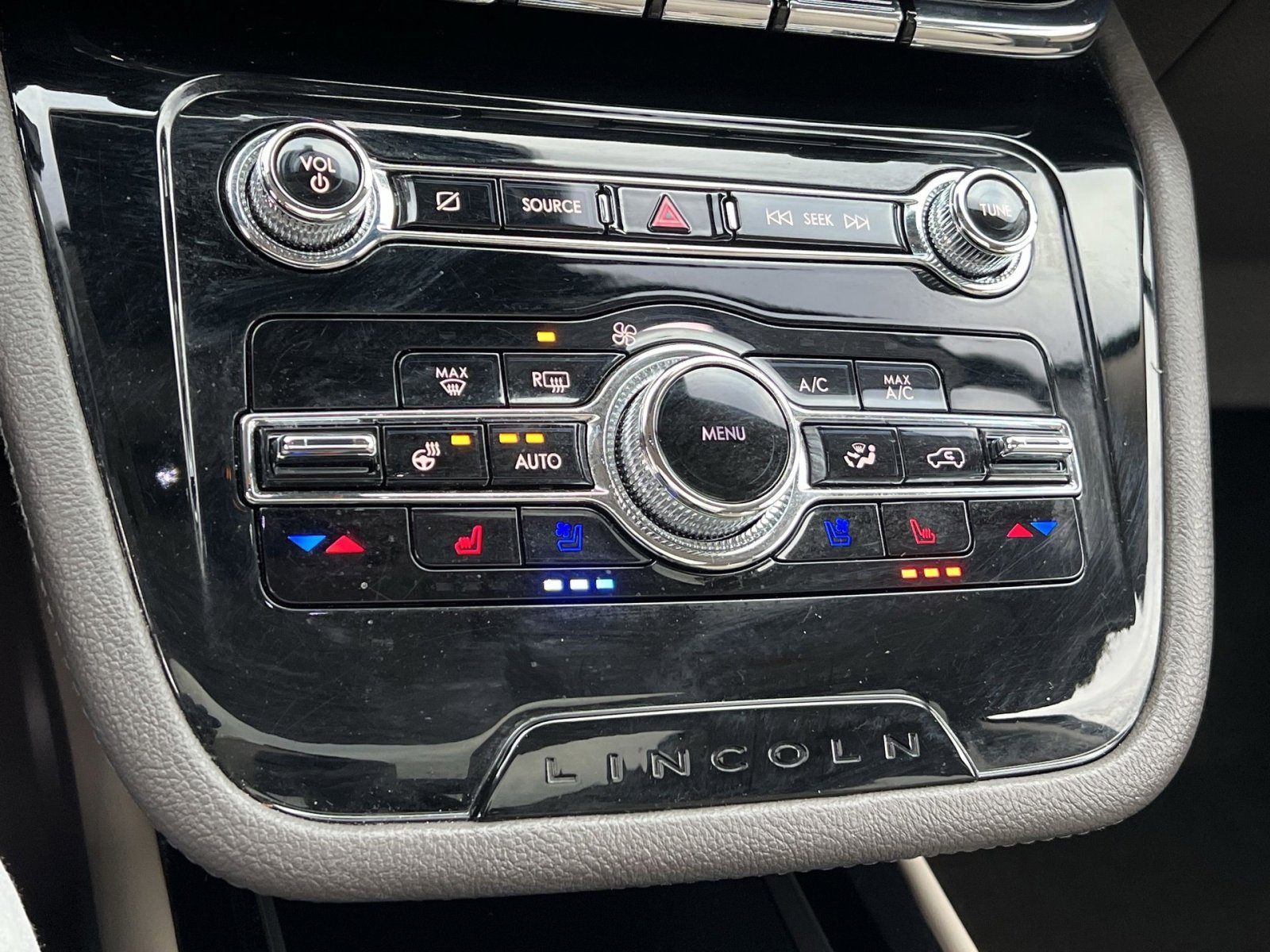 Used 2022 Lincoln Corsair Reserve w/ Equipment Group 201A image 20