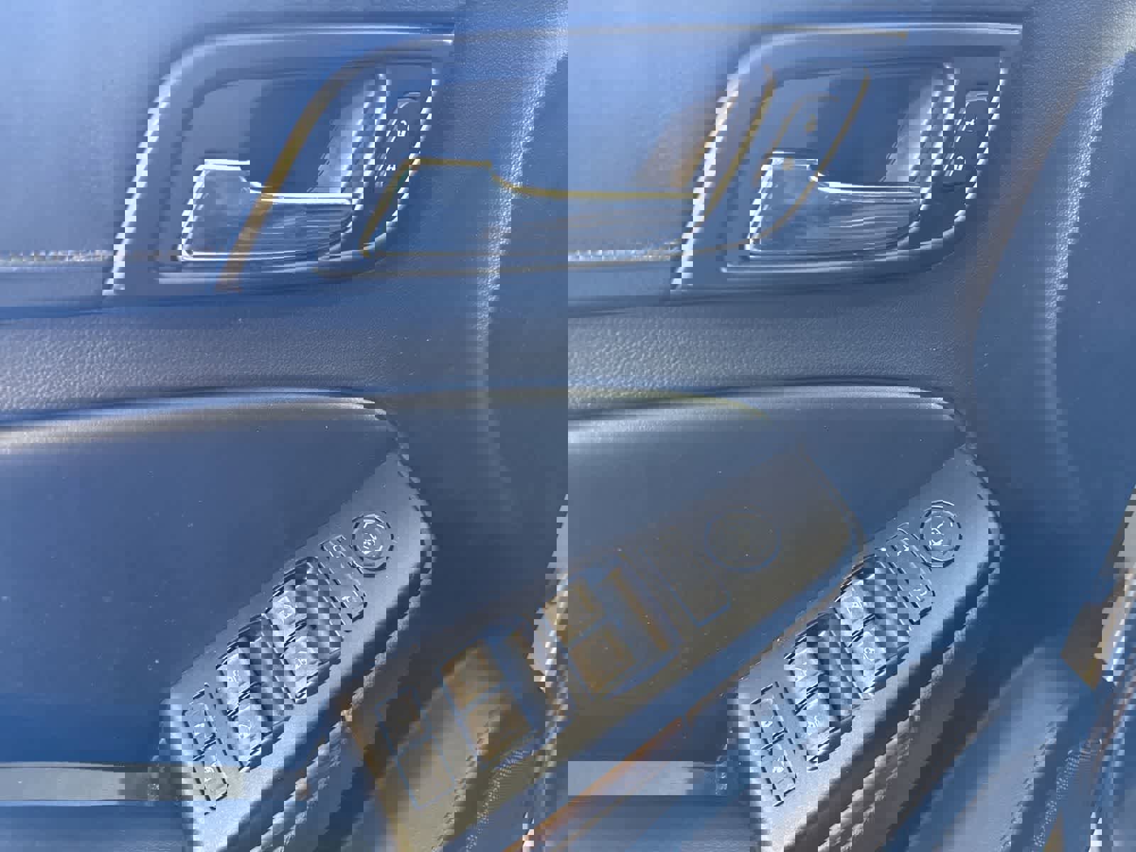 Used 2015 Chevrolet Tahoe LS RWD image 18