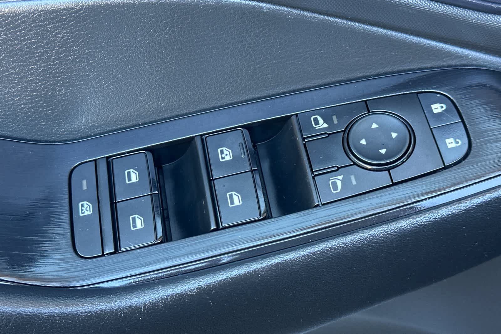 Used 2024 Nissan Rogue S AWD/4WD image 13