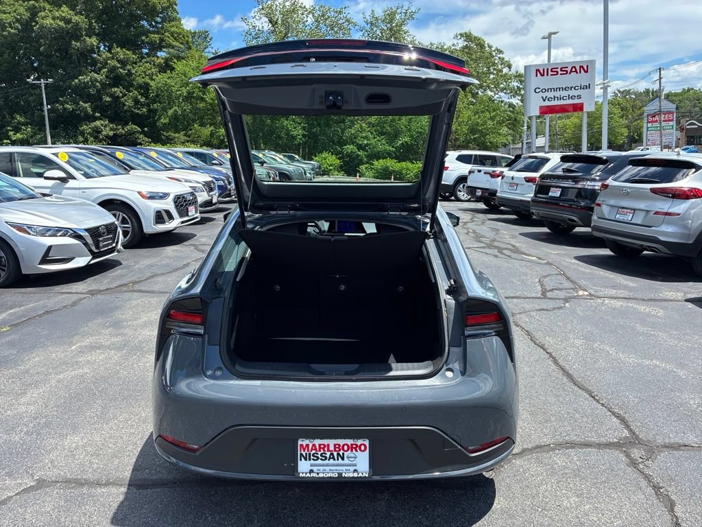 Used 2024 Toyota Prius LE FWD image 13