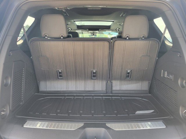 Used 2025 GMC Yukon AT4 w/ AT4 Premium Package AWD/4WD image 7