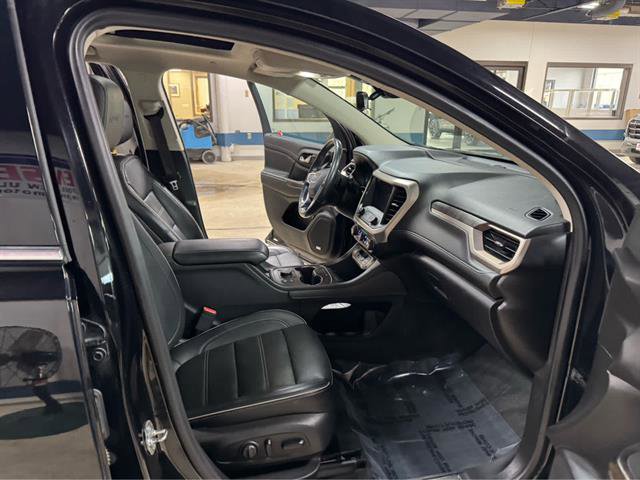 Used 2021 GMC Acadia Denali w/ Denali Ultimate Package AWD/4WD image 11