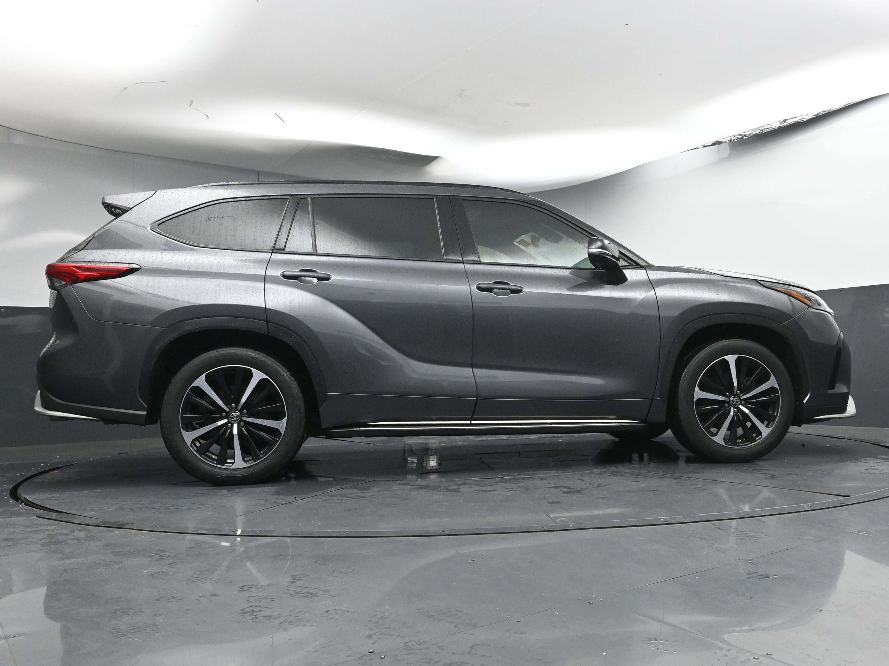 Certified 2021 Toyota Highlander XSE image 27