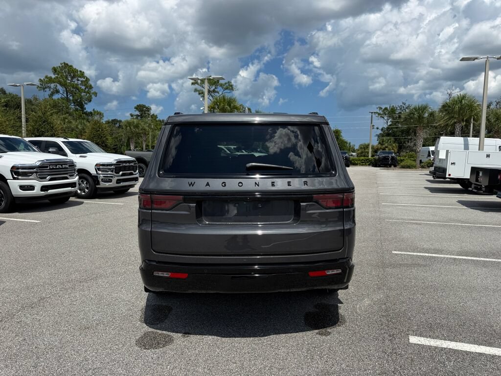 Used 2023 Jeep Wagoneer Series II RWD image 4