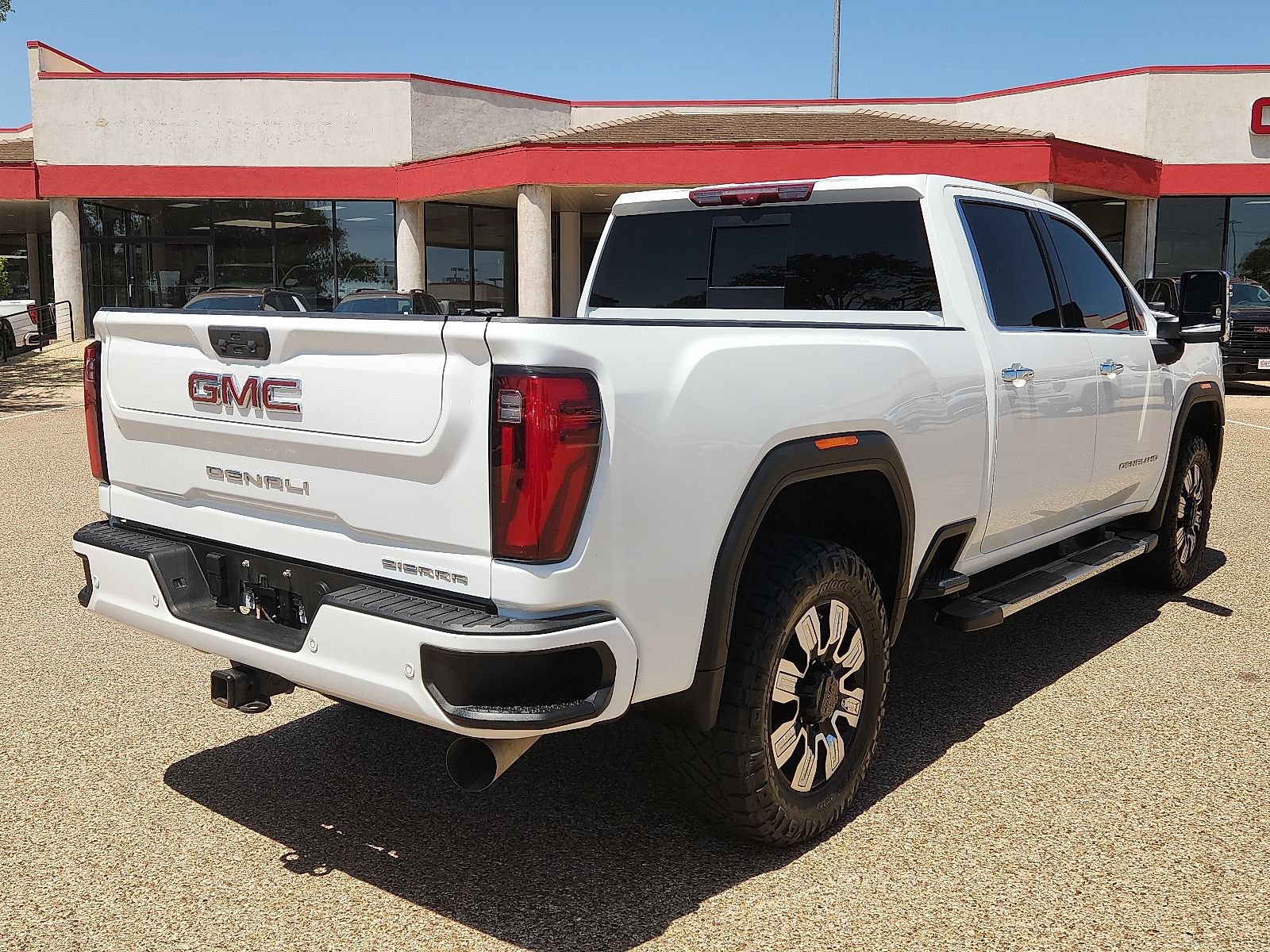 Used 2024 GMC Sierra 2500 Denali w/ Technology Package AWD/4WD image 4