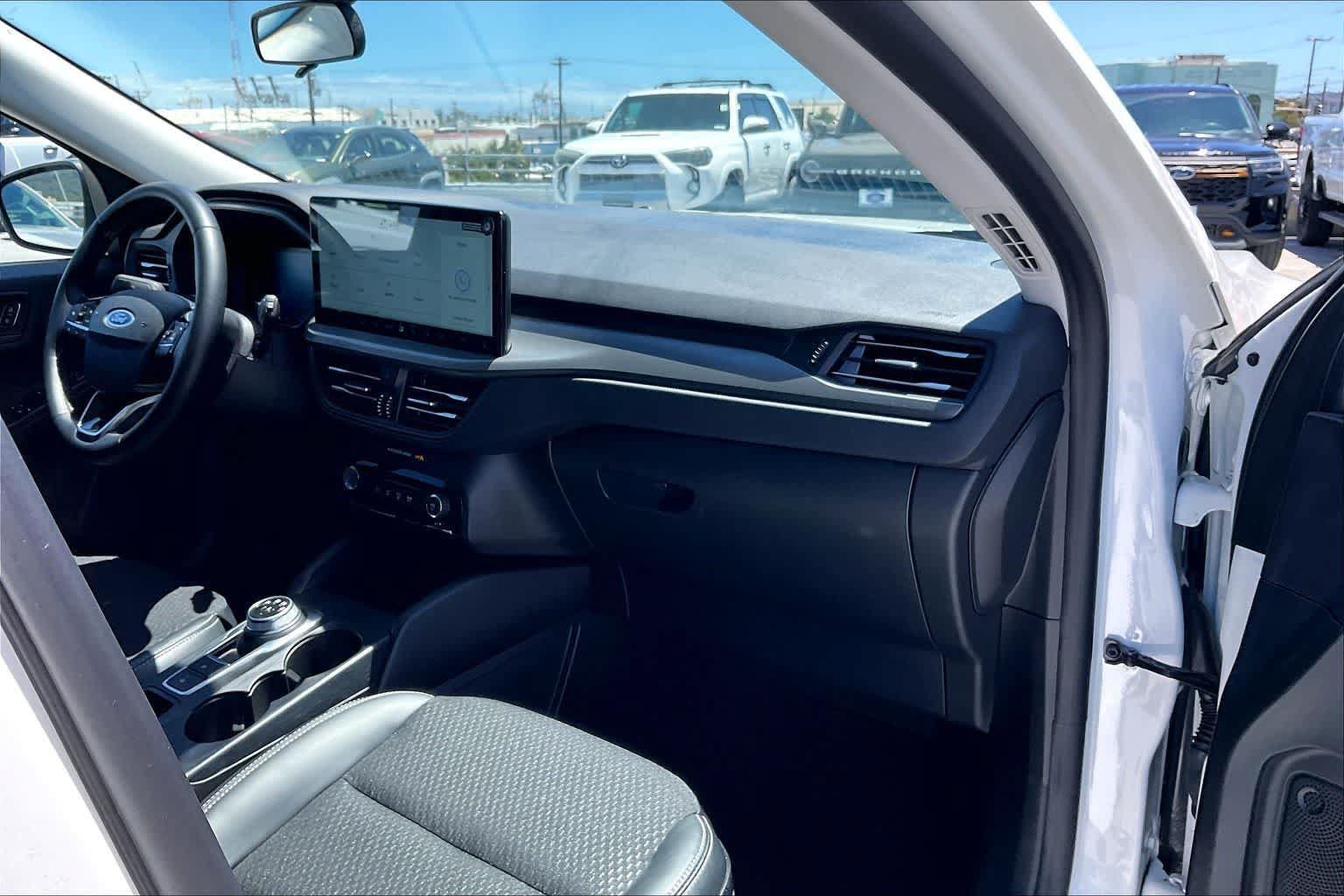 Used 2025 Ford Escape SE FWD image 23