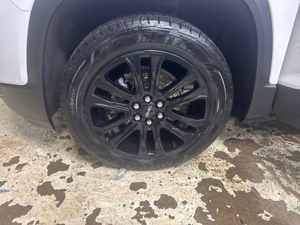 Certified 2023 GMC Acadia SLE w/ Driver Convenience Package image 11