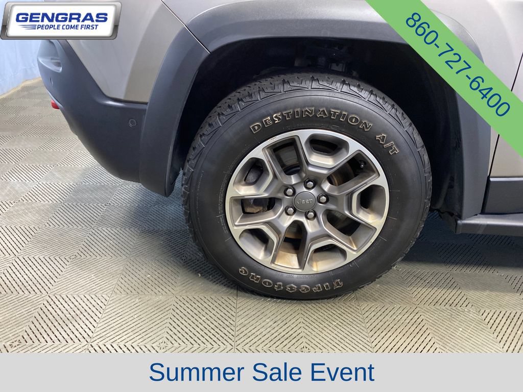 Used 2020 Jeep Cherokee Trailhawk AWD/4WD image 46