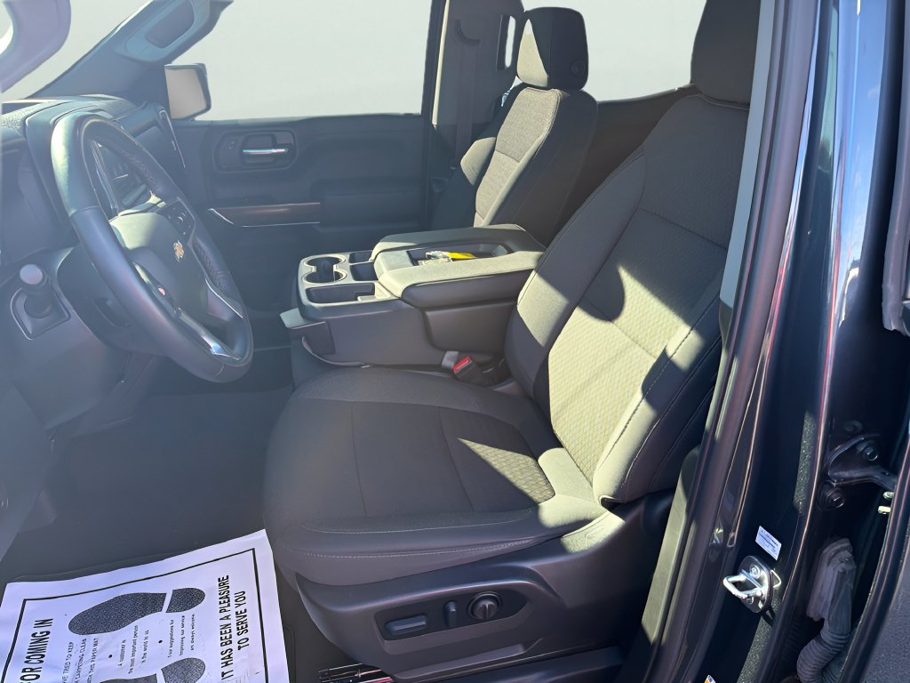 Used 2022 Chevrolet Silverado 1500 LT AWD/4WD image 17