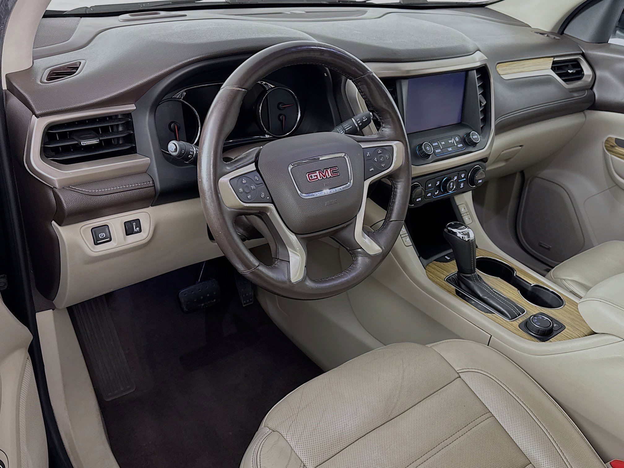 Used 2018 GMC Acadia Denali image 9