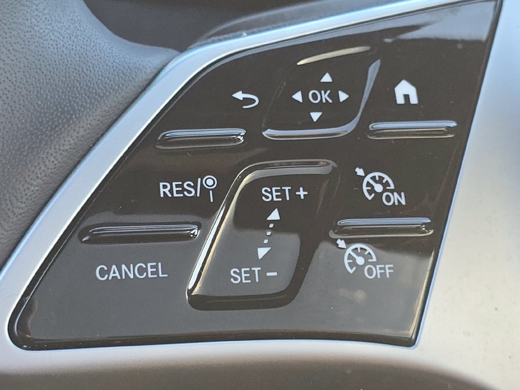Used 2026 Mercedes-Benz GLC 300 4MATIC image 32