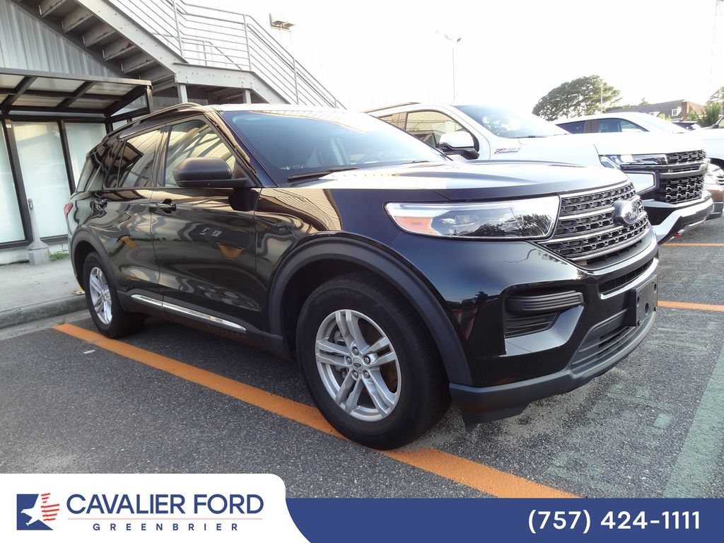 Used 2024 Ford Explorer XLT RWD image 2